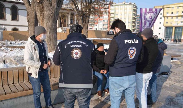 Afyonkarahisar'da düzensiz göçmenlere yönelik polis denetimi