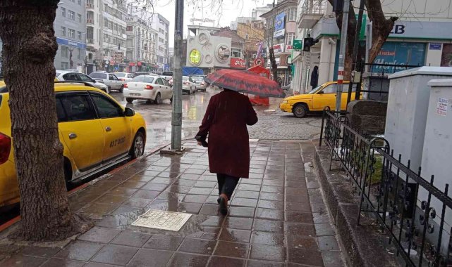 Afyonkarahisar'da kar yağışı başladı