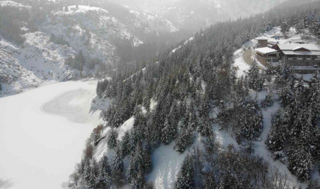Afyonkarahisar'da kış masalını anımsatan görüntüler