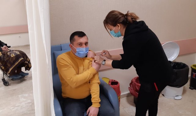 Afyonkarahisar'da uygulanmaya başlayan yerli aşıya ilgi yoğun oldu