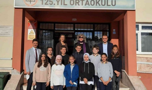 Afyonkarahisarlı öğrenciler radyodan Türkiye'ye seslenecek