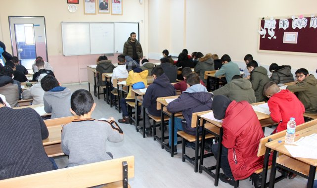 Ağrı'da binlerce kişi Siyer Yarışması'na katıldı