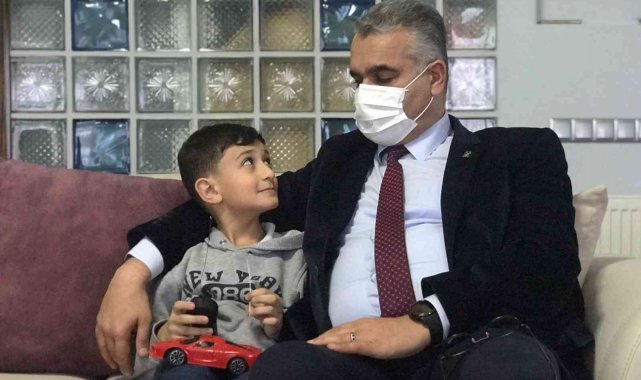 Ahlatcı'dan kanseri yenen Emir'e ziyaret