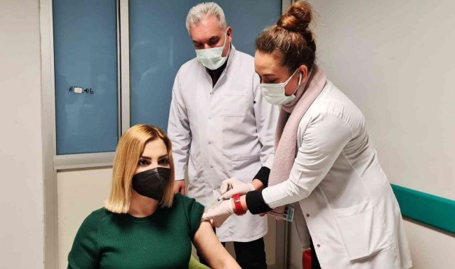 AK Parti Muğla Milletvekili Gökcan,Turkovac aşısı yaptırdı