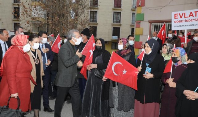 Ak Parti teşkilatından Diyarbakır annelerine ziyaret