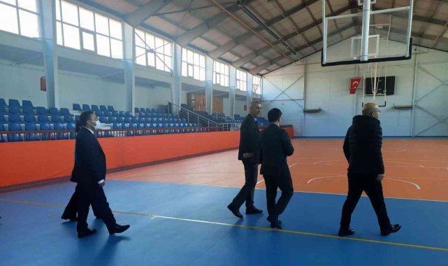 Akçakoca'da spor tesislerinin onarımı sürüyor