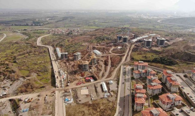 Akgedik'te bloklar yükseliyor