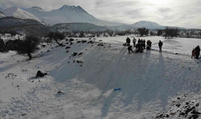 Aksaray'da Hasan Dağı manzaralı kayak keyfi