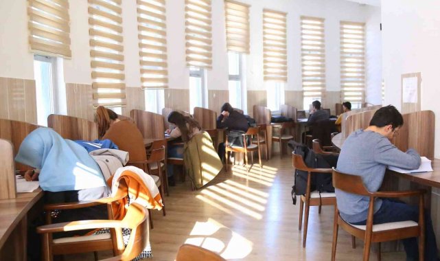 Aksaray'da Millet Kıraathanesi yarıyıl tatilinde doldu taştı