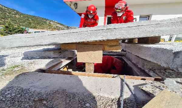 AKUT deprem tatbikatı yaptı
