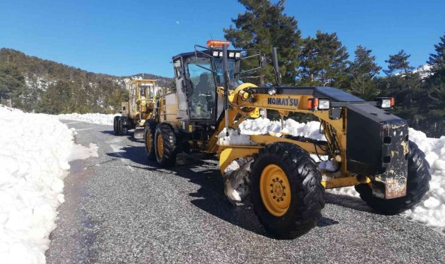 Alanya Taşatan Yolu'nda tuzlama çalışması