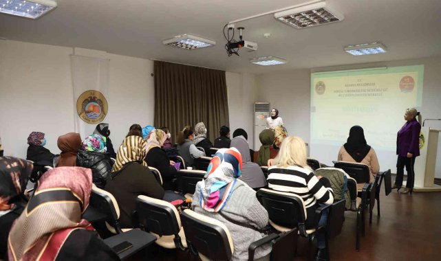 Alanya'da aile sohbetleri ve sağlıklı beslenme semineri