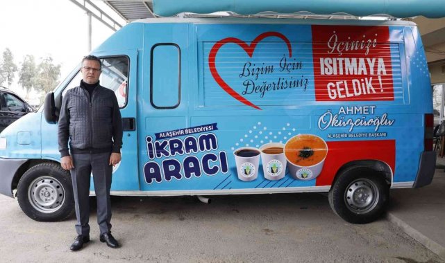 Alaşehir Belediyesinin eskiyen minibüsü ikram aracına dönüştü
