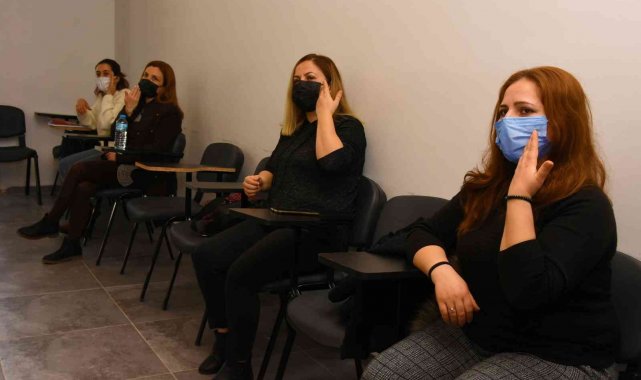 Aliağa'da engelleri kaldıran eğitim: İşaret dili kursu açıldı