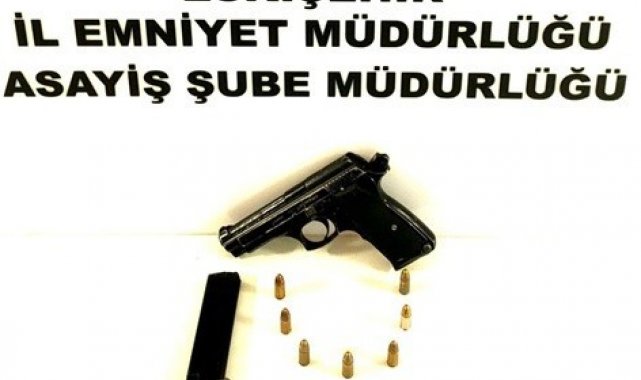 Alkollü işletmedeki kontrolde bir şahsın üzerinde silah bulundu