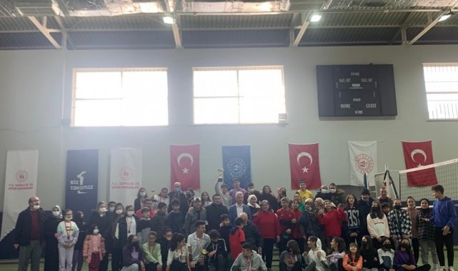 Altındağ'da Altın Smaç Aile Gençlik Voleybol Turnuvası'na yoğun ilgi