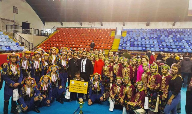 Altıntaş İTO Şehit Süleyman Turan Anadolu Lisesi halk oyunları ekibi il birincisi oldu