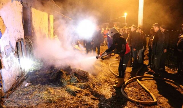 Amasya'da samanlık yangını: 100 balya saman kül oldu