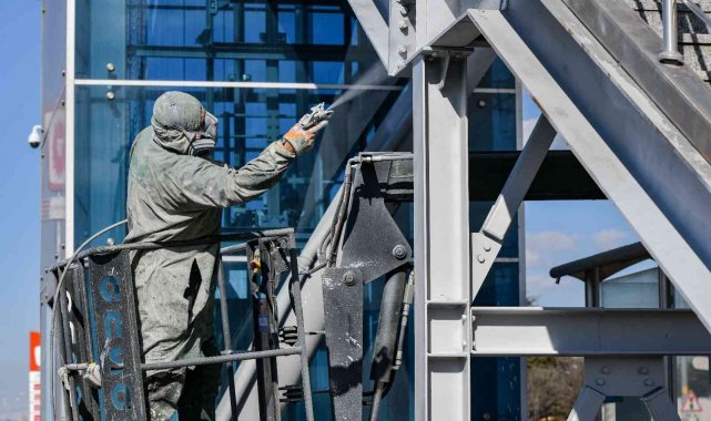 Ankara Büyükşehir 17 yaya üst geçidini bakıma aldı