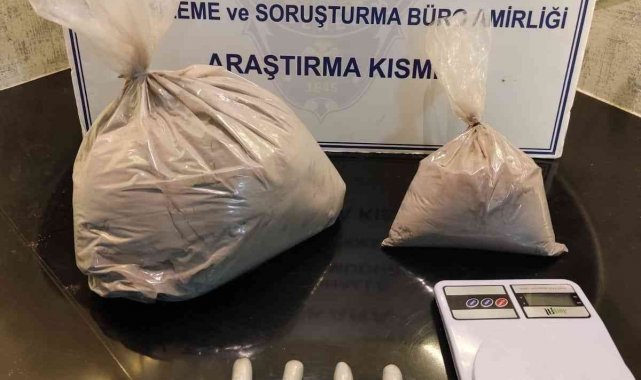 Ankara'da sindirim ve boşaltım sistemlerinden 800 gram uyuşturucu madde çıkarılan 2 yabancı uyruklu gözaltına alındı
