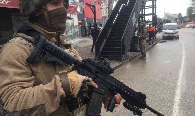 Anne kızın katilinin bulunması için özel harekat polisiyle baskın