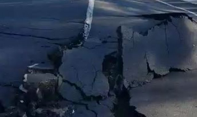 Antalya&#039;da heyelan sonucu D-400 karayolunda hasar oluştu