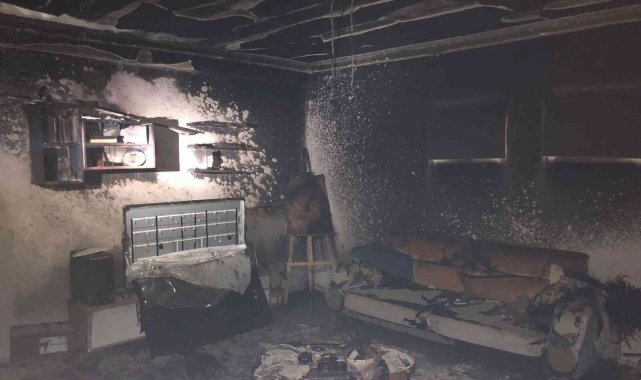 Antalya'daki yangında daire kullanılamaz hale geldi