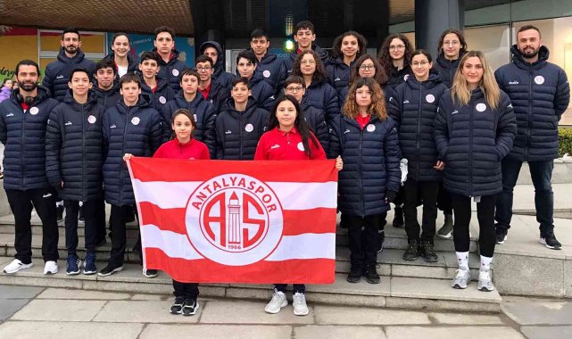 Antalyasporlu 14 yüzücü milli takım gelişim kampına seçildi