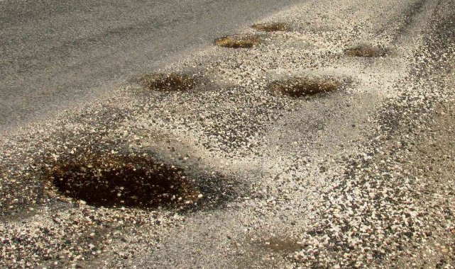 Araban'da bozulan yollar onarılmayı bekliyor