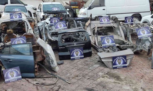 Araçları parçalarken yakalandı