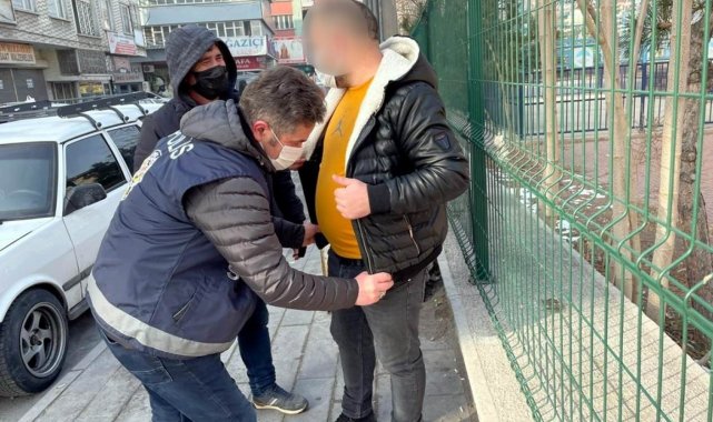 Aranan 2 şahıs yakalandı