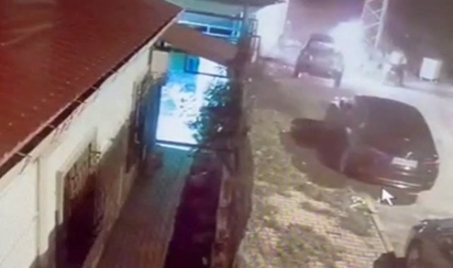 Arnavutköy'de lüks aracın kundaklanma anı kamerada