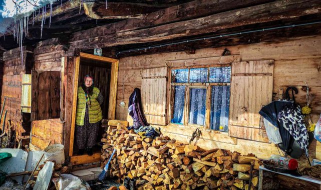 Artvin&#039;in Oba köyü sakinleri geleneksel köy yaşamlarını sürdürüyor