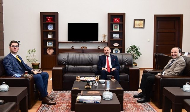 Aşkale Kaymakamı ile Belediye Başkanı Rektör Çakmak'ın misafiri oldu
