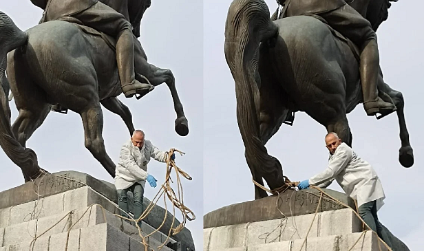 Atatürk Anıtına  Halatlı Saldırı