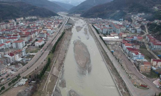 Ayancık'ta sel yaraları sarılıyor