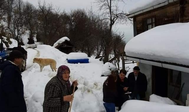 Ayancık'ta video çekip yardım isteyen aileye yetkililer ulaştı