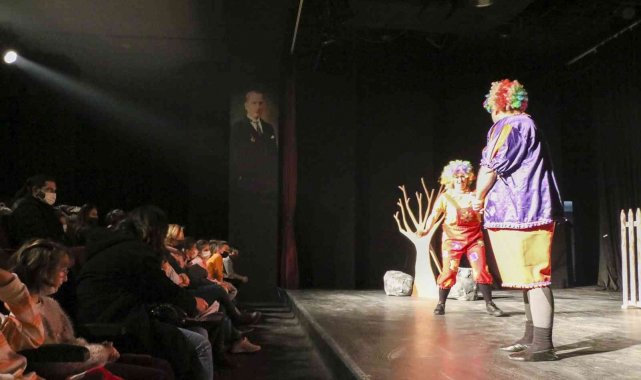 Aydın Büyükşehir Belediyesi Şehir Tiyatrosu çocuk oyunu ile perdelerini açtı