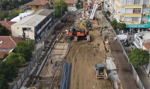 Aydın Büyükşehir'in Nazilli'deki meydan projesinin yapımı sürüyor
