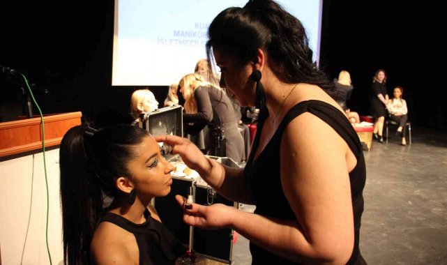 Aydınlı berber ve kuaförler festivalde hünerlerini sergiledi