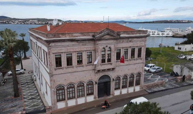 Ayvalık Belediyesi tarihi binada hizmet vermeye başladı