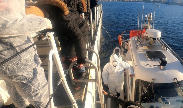Ayvalık'ta 18 düzensiz göçmen kurtarıldı