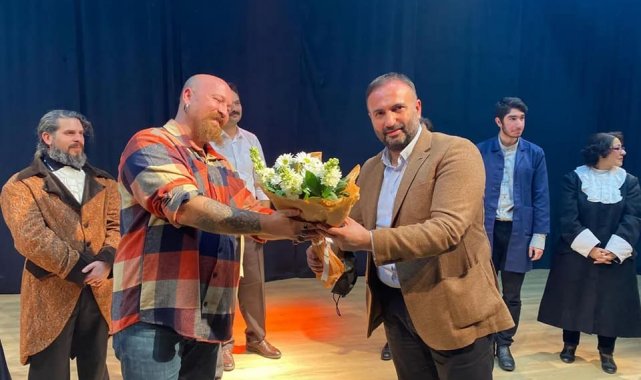 Ayvalık'ta "Sacco ve Vanzetti" büyüledi