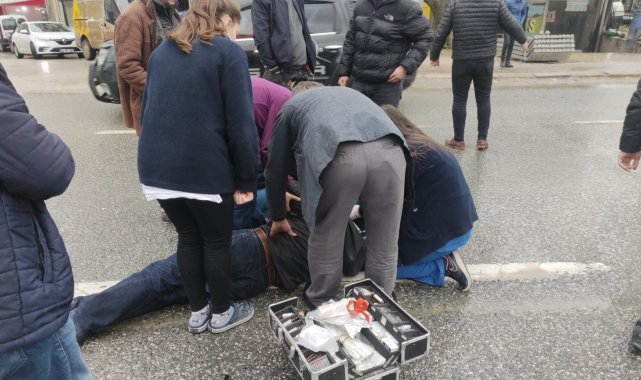 Baba oğula hafif ticari araç çarptı: 2 yaralı