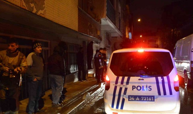 Bağcılar&#039;da 3 katlı binanın bahçesinde yaşanan göçük panik oluşturdu