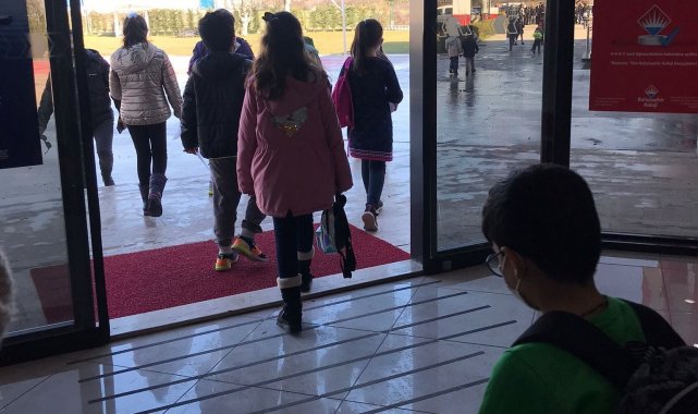 Bahçeşehir Koleji kabul sınavına öğrenci ve velileri yoğun ilgi gösterdi