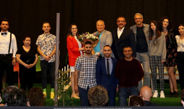 Bakan Çavuşoğlu&#039;ndan ALTSO Tiyatro Kulübü&#039;ne tebrik