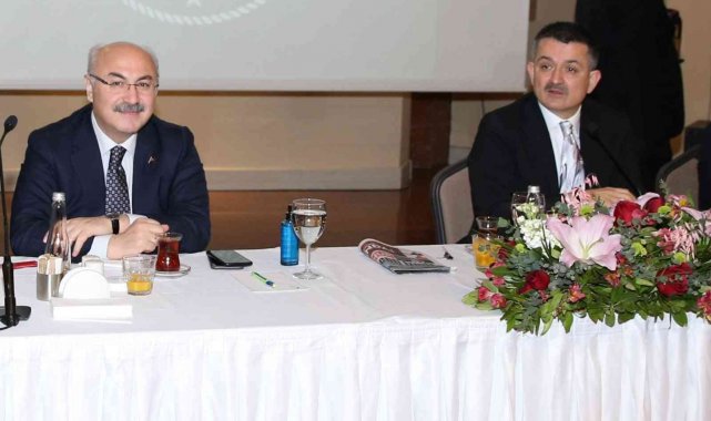 Bakan Pakdemirli: "Vatandaş, zor koşullarda yöneticileri yanında görmek istiyor"