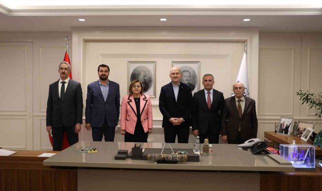 Bakan Soylu Başkan Fatma Şahin'i ziyaret etti