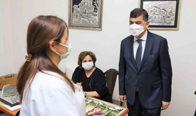 Bakbak ile Fadıloğlu, el emeği eserleri incelediler